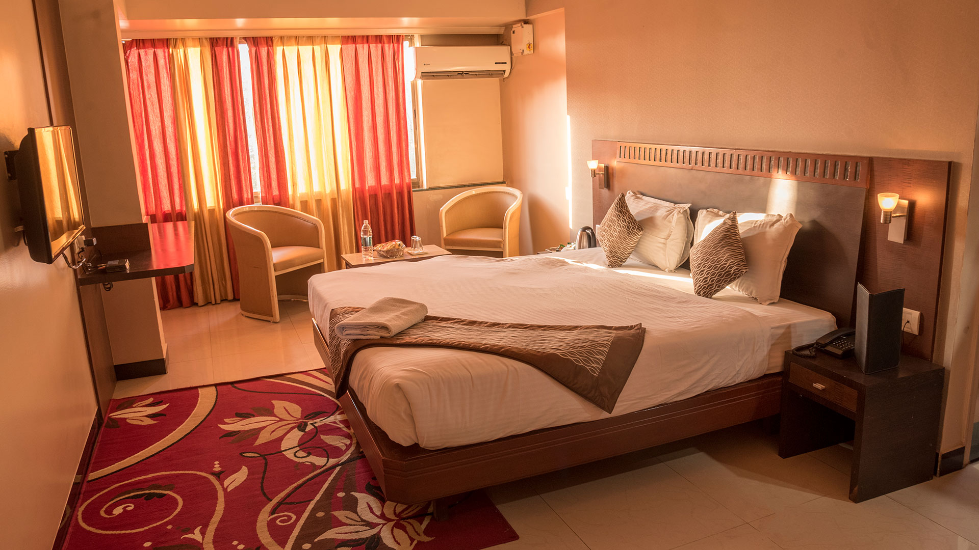 Deluxe A/C Room in Kolhapur - Hotel Ayodhya